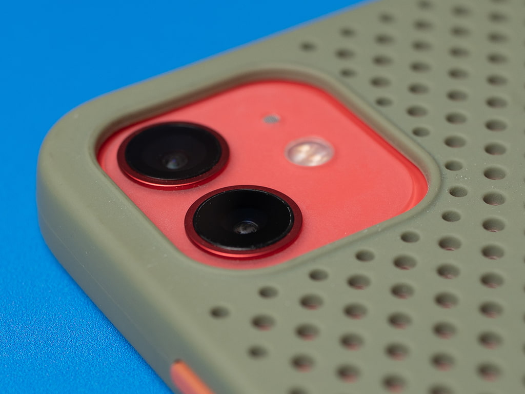 Děrovaný, gumový kryt na iPhone 12 a iPhone 12 Pro - Zelený 4